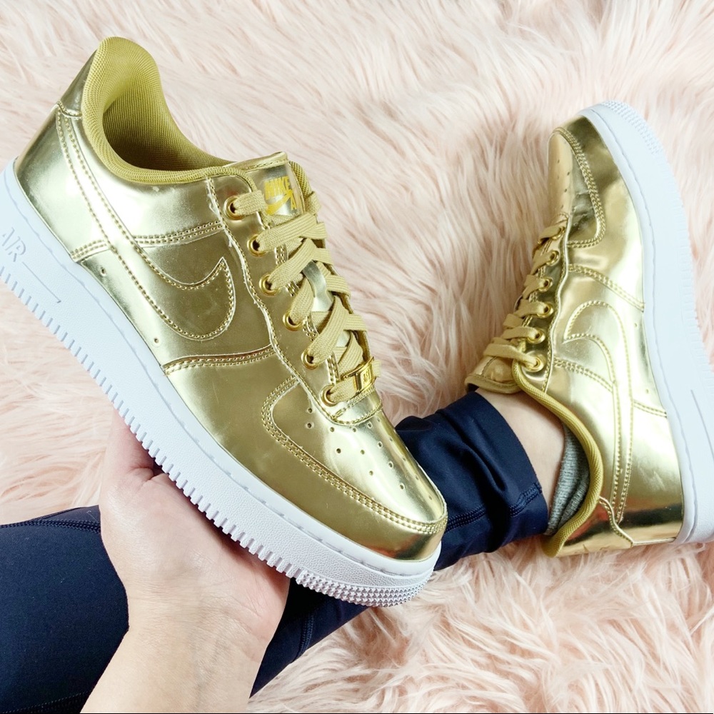 New Nike Women’s Air Force 1 Liquid Metal Gold - Picture 1 of 5